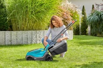Gardena 14630-20 Akülü Çim Biçme Makinesi PowerMax 30/18V P4A Set