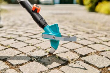 Gardena 03607-20 combisystem İkisi Bir Arada Teras Yabani Ot Temizleme Tırmığı